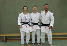 Jessica Michael (l.), Leonie Erlebach und Stephan Friedrich vom Judo-Sportverein Eilenburg e.V. bestanden ihre Prüfung zum ersten Dan mit souveräner Leistung.