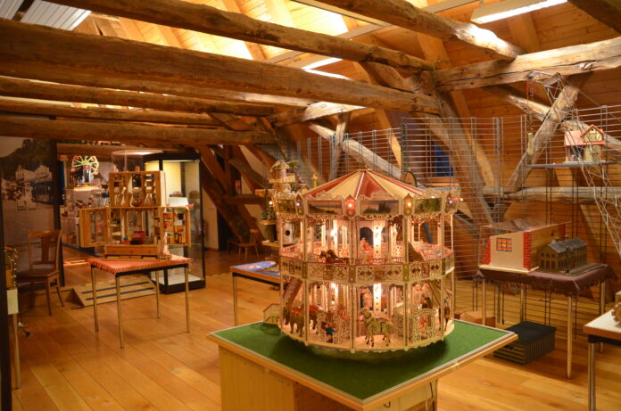 Bis zum 25. Februar 2024 zeigt das Eilenburger Stadtmuseum in seiner Weihnachtsausstellung selbst gefertigte Spielsachen, die in den vergangenen 100 Jahren auf die Gabentische gelangten.