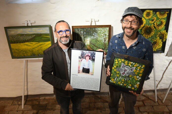 Ausstellung-Hospitalkapelle-5551 Der Kunst- und Fotoverein Grimma, links deren Vorsitzender Henry Büchler und rechts der künstlerische Leiter des Arbeitskreises Bildnerisches Gestalten, Gerd Müller-Schramm, suchen neue Mitstreiter. Foto: Thomas Kube