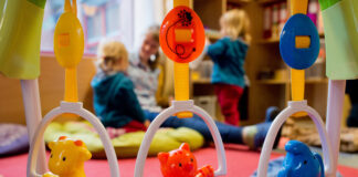 Kürzlich wurde eine neue Kreiselternvertretung für die Kindertageseinrichtungen des Kreises gewählt. Foto: Julian Stratenschulte/dpa