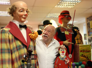 Hans-Dieter Hormann schließt sein Clownmuseum in Leipzig Ende Juli. Foto: André Kempner