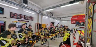 Kameraden der Freiwilligen Feuerwehr der Stadt Borna übten den Umgang mit Atemschutztechnik. Foto: privat