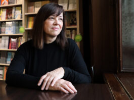 Sie hat in London den Frieden mit dem s&auml;chsischen Dialekt gemacht: Die Leipziger Autorin Kati Naumann. Foto: Andr&eacute; Kempner