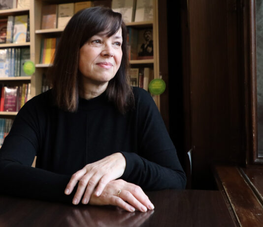 Sie hat in London den Frieden mit dem s&auml;chsischen Dialekt gemacht: Die Leipziger Autorin Kati Naumann. Foto: Andr&eacute; Kempner