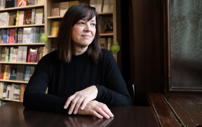 Portrt von Autorin Kati Naumann in Leipzig Sie hat in London den Frieden mit dem sächsischen Dialekt gemacht: Die Leipziger Autorin Kati Naumann. Foto: André Kempner