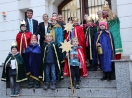 Neben zahlreichen Privathaushalten wurde unter anderem das Landratsamt in Borna von den Sternsingern besucht. Foto: Kath. Gemeinde St. Joseph Borna