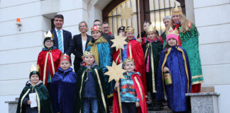 Neben zahlreichen Privathaushalten wurde unter anderem das Landratsamt in Borna von den Sternsingern besucht. Foto: Kath. Gemeinde St. Joseph Borna