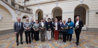 Landrat Uwe Melzer ehrte engagierte Frauen aus dem Altenburger Land. Foto: Landratsamt Altenburger Land