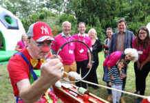 Tag der offenen Tür im Kinderhospiz Bärenherz in Markkleeberg. Rupperts Mäusezirkus begeisterte Jung und Alt. Foto: André Kempner