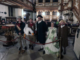 Altenburger Kindermuseumsnacht 2024 - Museumsmitarbeiter Mario Gawlik, Toni Janosch Krause, Uwe Str&ouml;msd&ouml;rfer, Kathleen Gr&auml;fe und Dirk Sparborth. Foto: Jens Paul Taubert