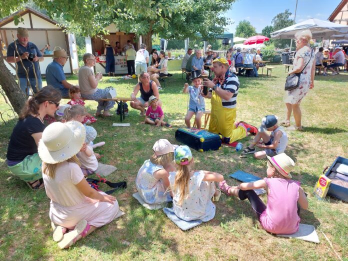 Spielen, basteln, die Natur entdecken &ndash; der Naturerlebnistag am 1. Juni garantiert Grundschulkindern Spa&szlig; und spannende Mitmachangebote. Foto: Klaus B&ouml;rngen