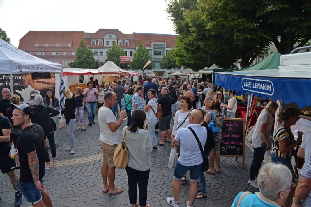 Der Frühlings- und Genussmarkt lockt am 4. und 5. Mai mit seinen Gaumenschmeicheleien wieder zahlreiche Besucherinnen und Besucher in die Delitzscher Innenstadt. Foto: Stadtverwaltung Delitzsch