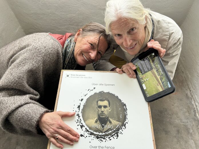 ie Schwestern Marie-Claire (67/l.) und Diane de Selliers (69) sind die Nichten des franz&ouml;sischen Offiziers Pierre Mairesse Lebrun, dem in Colditz die spektakul&auml;re Flucht aus dem Kriegsgefangenenlager gelungen war. Im Schloss ist seine Flucht virtuell zu erleben. Foto: Haig Latchinian