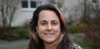 Katharina Saunders koordiniert bei den Maltesern in Leipzig den Besuchs- und Begleitdienst. Foto: André Kempner