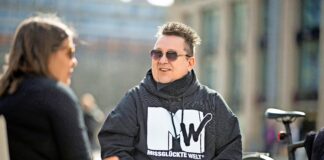 Sebastian Krumbiegel kam zum Jubiläum des SachsenSonntnag erneut zum Gespräch auf den Markt. Foto: Christian Modla