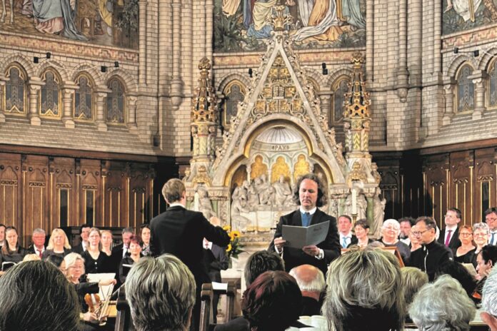 Bachkantate__T.Grieger__crop_ Auch im vergangenen Jahr präsentierte sich die Altenburger Kan- torei (hier mit dem Solisten Stephan Heinemann) im Rahmen eines Kantatenwochenendes. Foto: Torsten Grieger
