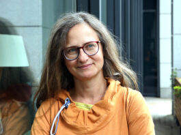Pavla Nejezchleba navigiert mit kostenfreien Onlinekarten von map.cz. Diese seien sehr genau und man kann sie vorher f&uuml;r eine Offline-Navigation herunterladen. Foto: Andr&eacute; Kempner