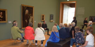 Wie kann man blinden und sehbehinderten Menschen Kunst nahebringen? Dafür gibt es im MdbK das Format "blind sehen.". Foto: Matthias Seidler