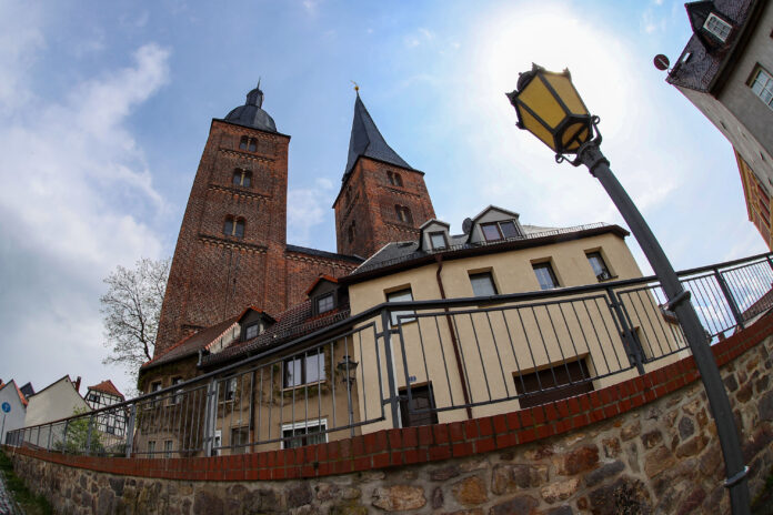 Rote Spitzen Altenburg Sie stehen Interessierten wieder offen: Bis 30. September kann man die Roten Spitzen besuchen – zudem locken Führungen zu einem Besuch des Altenburger Wahrzeichens. Foto: Mario Jahn