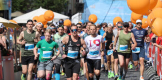 Der Skatstadtmarathon 2024 – hier der Start vom Halbmarathon – lockte eine Rekordzahl von Läuferinnen und Läufern in die Skatstadt. Foto: Mario Jahn
