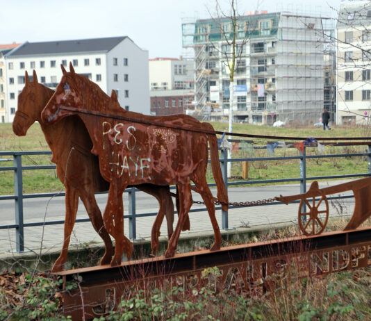 Wie sieht es mal aus, das Jahrtausendfeld in Leipzig? Drei Entw&uuml;rfe f&uuml;r den Schulneubau sind in der Auswahl. Foto: Andr&eacute; Kempner
