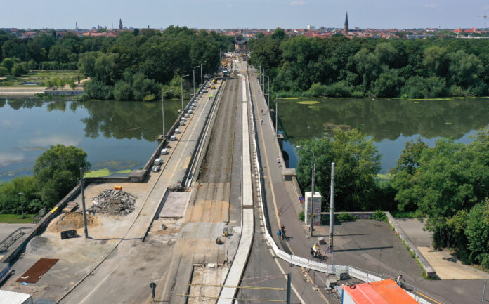 Die Zeppelinbr&uuml;cke in der Jahnallee in Leipzig ist derzeit noch Baustelle. Foto: Andre Kempner