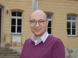 Der p&auml;dagogische Mitarbeiter der Volkshochschule Altenburger Land, Politikwissenschaftler Dr. Michael Hein, geht verschiedenen Fragen rund um die Landtagswahl nach. Foto: Ralf Miehle