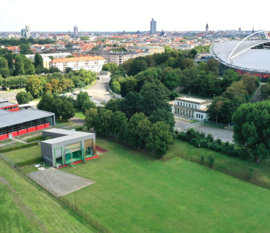 Dieses (sportliche) Areal soll schicker werden &ndash; und damit internationalen Anspr&uuml;chen gen&uuml;gen: Da- f&uuml;r wollen sich Stadt Leipzig und der Freistaat Sachsen stark machen. Foto: Andr&eacute; Kempner