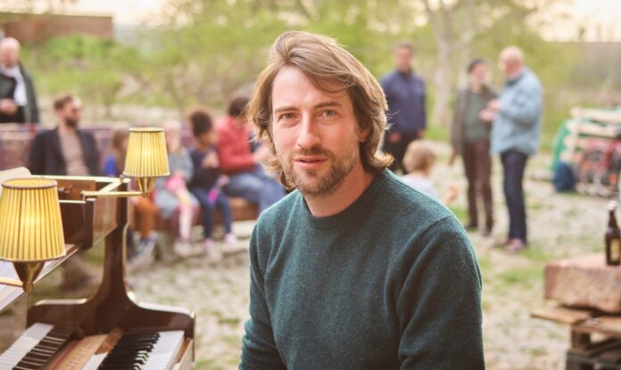 Pianist, P&auml;dagoge und Konzertveranstalter: Robert Herrmann bespielt unterschiedlichste Kulturbereiche. Foto: privat