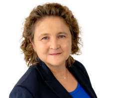 Agenturchefin Susan Heine empfiehlt Jugendlichen Ausbildungsmessen f&uuml;r einen umfassenden &Uuml;berblick zu beruflichen M&ouml;glichkeiten. Foto: Agentur f&uuml;r Arbeit