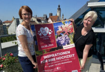 Antje Staacke (l.) und Doreen Barz organisieren die Hochzeitsmesse Leipzig in der LVZ-Kuppel. Foto: Annett Riedel