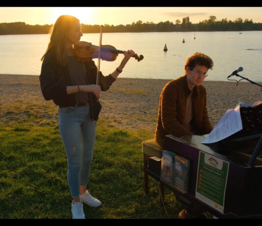 "Piano meets Violin" hei&szlig;t es bei den Leipziger Tastentagen und zwar am 11. September am Kulkwitzer See. Foto: Komm-Haus