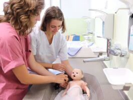 Die Besch&auml;ftigung mit der Kindesentwicklung hat eine lange Forschungstradition in Leipzig: Mit der Gr&uuml;ndung vom neuen Institut f&uuml;r Hebammenwissenschaft und interprofessionelle Perinatalmedizin wird daran angekn&uuml;pft. Foto: Patrick Heith/Universit&auml;t Leipzig