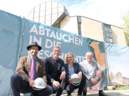 Jetzt geht's los: Prof. Ronny Maik Leder, Baub&uuml;rgermeister Thomas Dienberg, Kulturb&uuml;rgermeisterin Dr. Skadi Jennicke und OBM Burkhard Jung (v. l.) geben den symbolischen Startschuss f&uuml;r das neue Naturkundemuseum. Foto: Stadt Leipzig