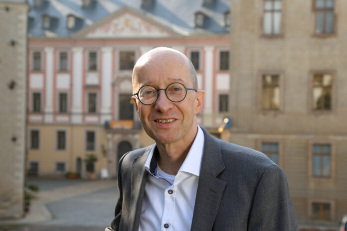 Lindenau-Museum Altenburg Dr. Roland Krischke steht als Direktor an der Spitze der Altenburger Museen, für die er mit seinem Team weitreichende Visionen entwickelt hat. Nun ist ein langer Atem gefragt, diese auch Wirklichkeit werden zu lassen. Foto: Mario Jahn
