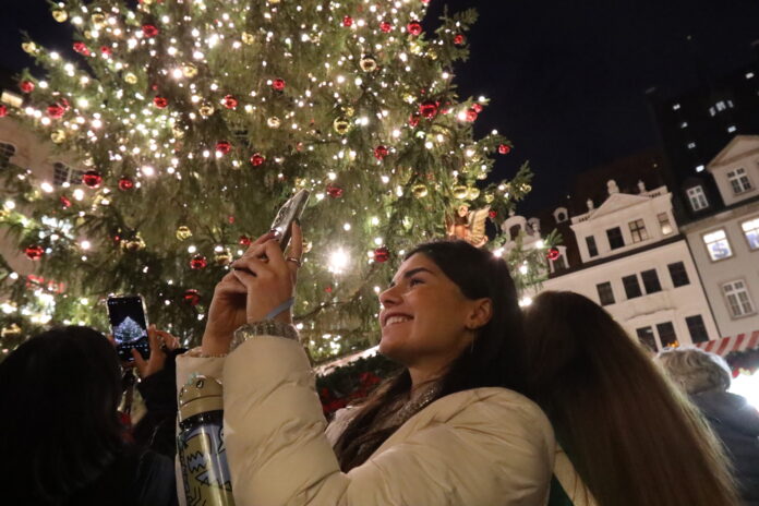 Der Leipziger Weihnachtsmarkt &ouml;ffnete am 26. November 2024 ofiziell eine Pforten. Foto: Dirk Knofe
