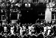 Wer kann etwas zu diesem historischen Foto aus dem Frühjahr 1945 sagen? Das Team vom Ariowitsch-Haus sucht Infos und Hinweise. Foto: Archiv Ariowitsch-Haus