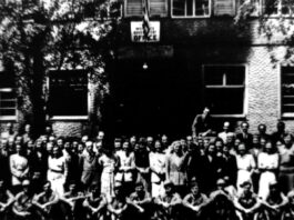 Wer kann etwas zu diesem historischen Foto aus dem Fr&uuml;hjahr 1945 sagen? Das Team vom Ariowitsch-Haus sucht Infos und Hinweise. Foto: Archiv Ariowitsch-Haus
