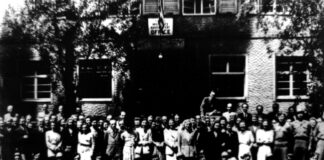 Wer kann etwas zu diesem historischen Foto aus dem Frühjahr 1945 sagen? Das Team vom Ariowitsch-Haus sucht Infos und Hinweise. Foto: Archiv Ariowitsch-Haus