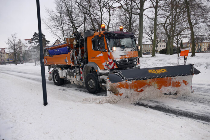 Auch in den Vorjahren k&auml;mpfte der Winterdienst gegen Schnee und Eis &ndash; wie hier in Grimma aus. Foto: Thomas Kube