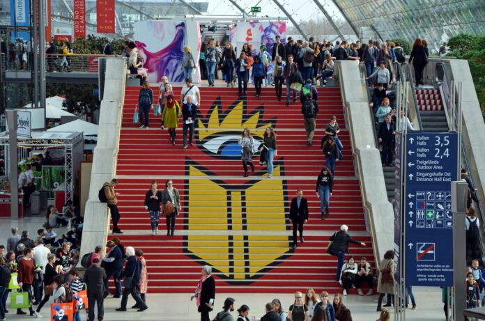 Leipziger Buchmesse - Blick in die Glashalle Definitiv ein Highlight im Themenjahr 2025: Ab 27. März lockt das Trio Buchmesse,