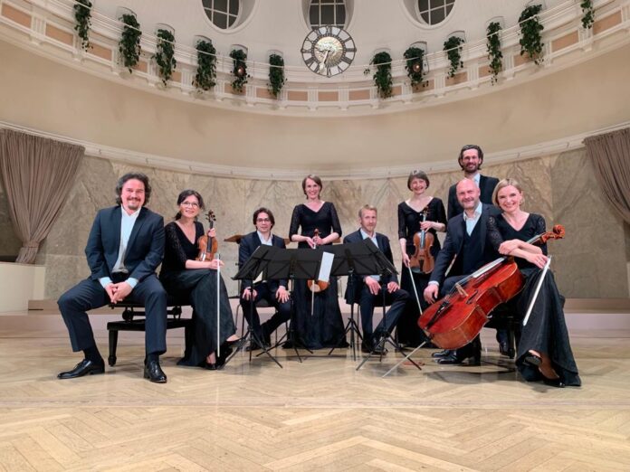 Gemeinsam werden die S&auml;nger von amarcord und die Kammermusikerinnen vom Klenke Quartett das Er&ouml;ffnungskonzert vom 25. 