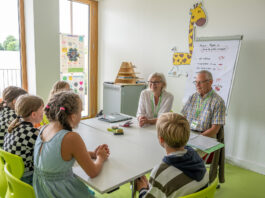 Streitschlichterinnen und -schlichter f&uuml;r Grundschulen gesucht: Der Landesverband Sachsen von Seniorpartner in School bietet daf&uuml;r eine Ausbildung an. Foto: argum / Falk Heller
