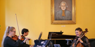 Derzeit ist auf Burg Posterstein die Ausstellung „Taktvoll – Musik vom Sa- lon zur Musikschule“ zu sehen. Foto: Niels Alsted