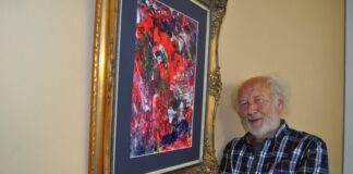 Professor Dietmar Hallmann stellt seine Arbeiten im Haus des Handwerks aus. Foto: Ulrike Witt