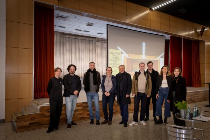 2025-03-06_Pressekonferenz_ag_o_ra_Schauspiel_Leipzig_c_Corinna_Mehl Gemeinsam mit seinem Schauspiel-Team stellte Intendant Enrico Lübbe (M.) in diesen Tagen das