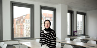 Als Muslimin trägt die Studentin Aliyah Schau in der Öffentlichkeit das Kopftuch. Foto: Betty Einhaus