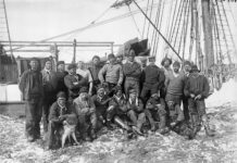 Die Besatzung der "Gauß" im Gruppenfoto: Auch solche Fotos werden vom IfL digitalisiert und für die Öffentlichkeit zur Verfügung gestellt. Foto: Archiv Leibniz-Institut für Länderkunde Leipzig