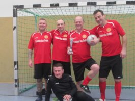 Das Team von Lok Altenburg gewann das Hallenfu&szlig;ballturnier von Blaugelb/Concordia Ehrenberg. Foto: Reinhard Weber