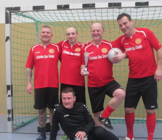 Das Team von Lok Altenburg gewann das Hallenfu&szlig;ballturnier von Blaugelb/Concordia Ehrenberg. Foto: Reinhard Weber
